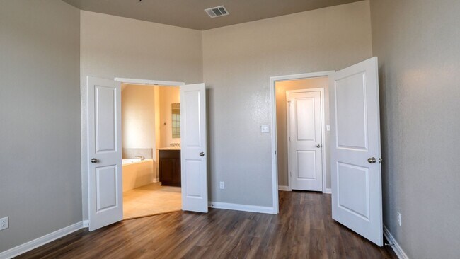 Building Photo - Spacious Single-Family Home Available Now!