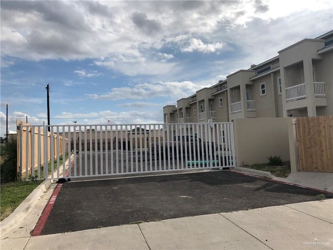 Building Photo - 11 E St