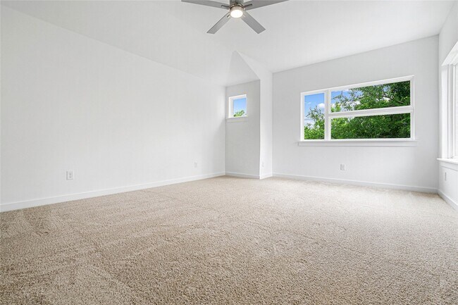 Building Photo - 321 Oakbend Dr