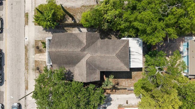 Building Photo - 105 W Columbus Dr