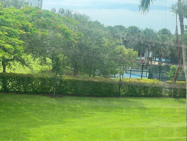 Building Photo - 3500 Oaks Clubhouse Dr