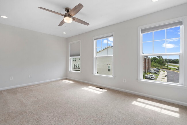 Building Photo - 42298 Lancaster Woods Sq