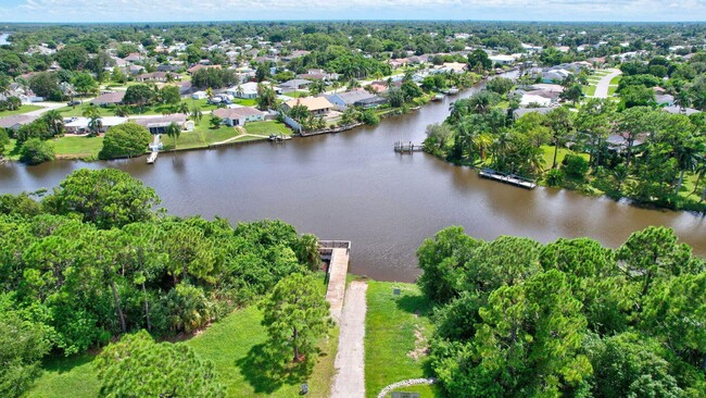 Building Photo - 650 Waters Edge Ln