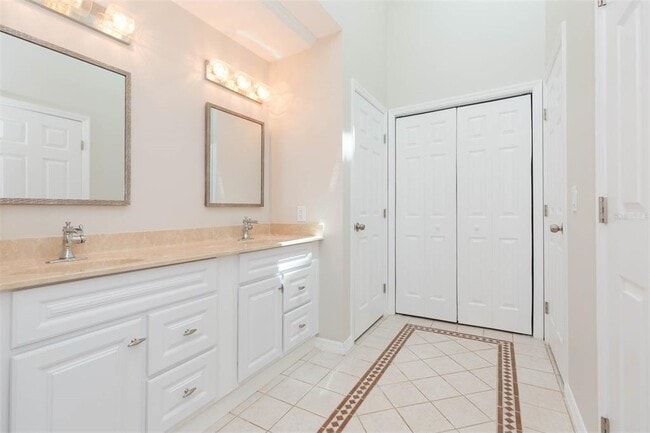 Building Photo - 6541 Brentwood Dr.