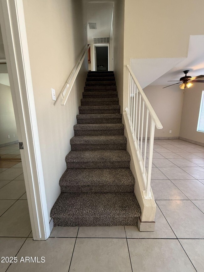 Building Photo - 2415 W Greenway Rd