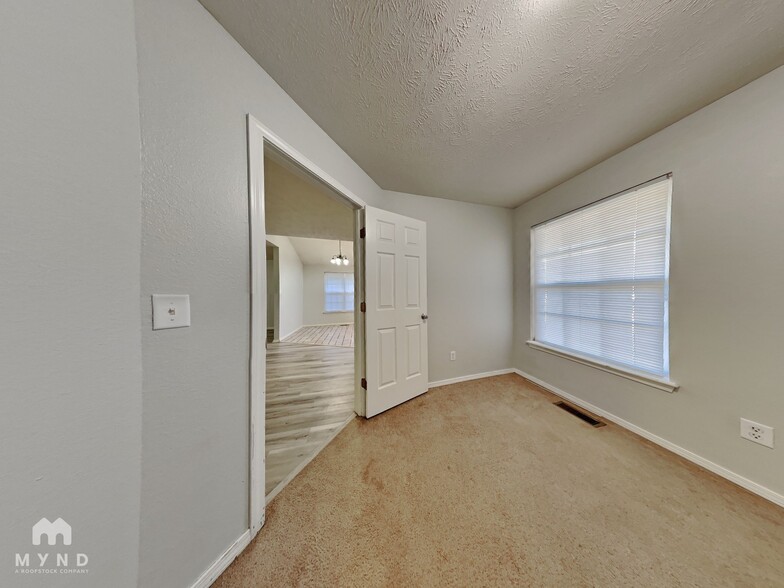 Building Photo - 674 N Jonathan Ave
