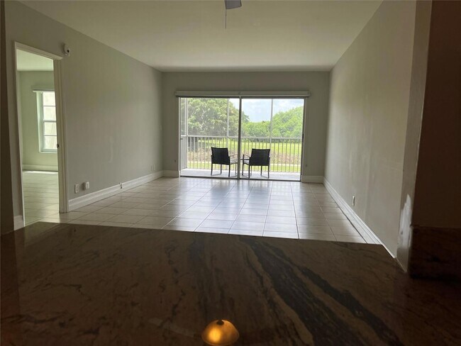 Building Photo - 3100 N Palm Aire Dr
