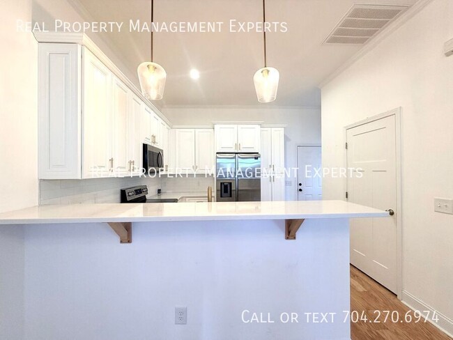 Building Photo - 269 W G St