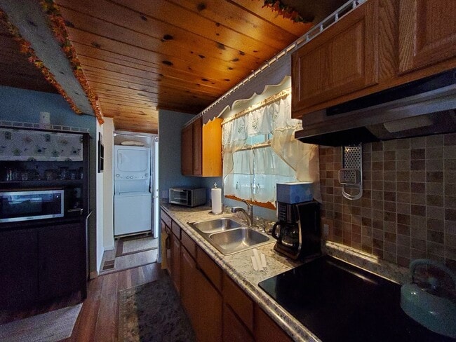 Building Photo - Adorable [furnished] - 2 Bed / 1 Bath A-Frame for Lease