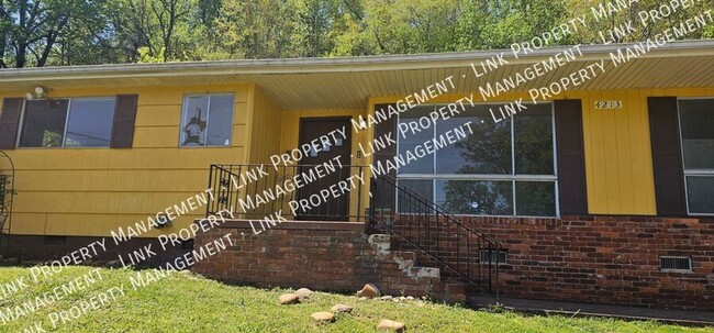Building Photo - Fresh Painted 3 BR 1.5 BA in Red Bank for ...