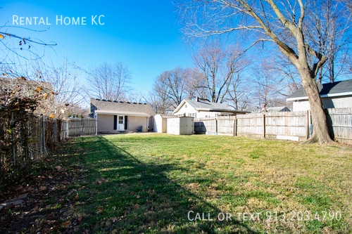 Building Photo - 8033 Robinson-