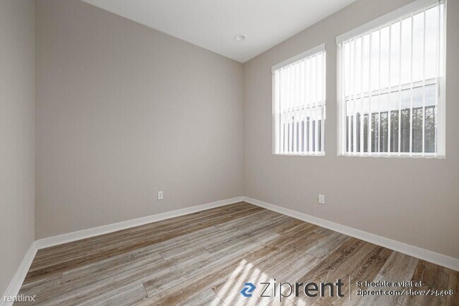 Building Photo - 3 br, 3.5 bath Condo - 2572 S Escondido Bl...