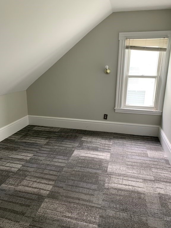 Building Photo - 841 E 5th St