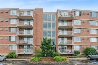 Building Photo - 2200 S Stewart Ave