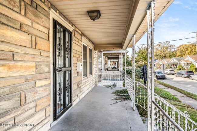 Building Photo - 614 E Brandeis Ave