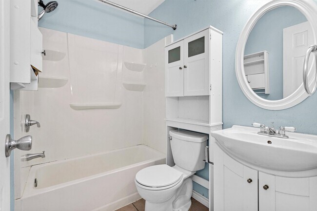 Building Photo - 13650 Cherrydown St