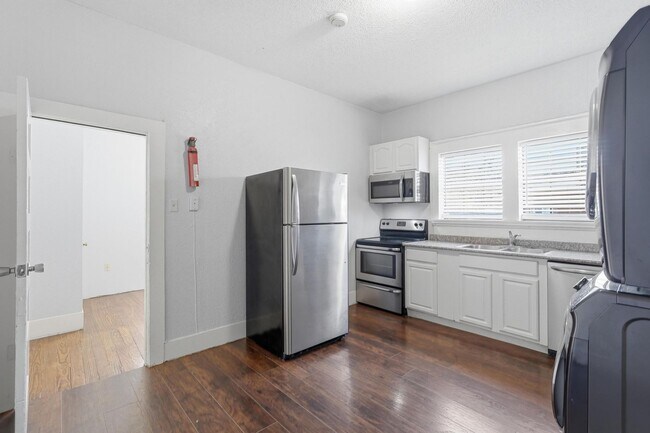 Building Photo - 516 Mill St