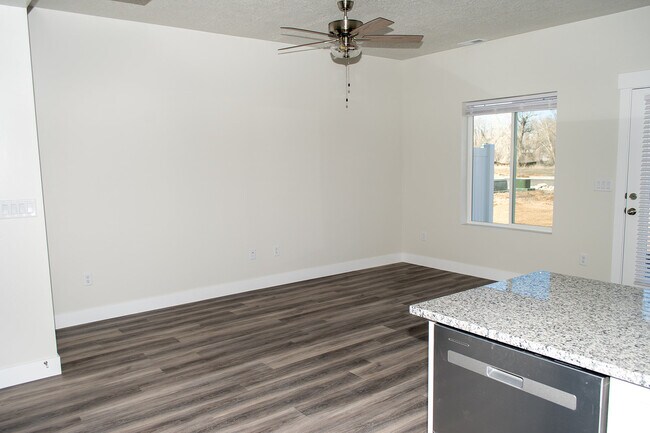 Building Photo - 382 N 100 W