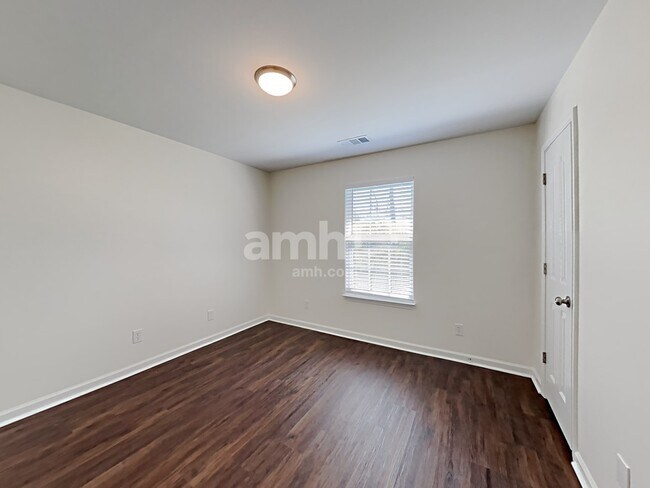 Building Photo - 4204 Birch Dr