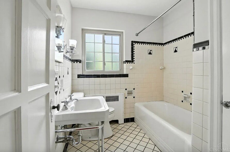 Building Photo - 6256 Rogers Park Pl