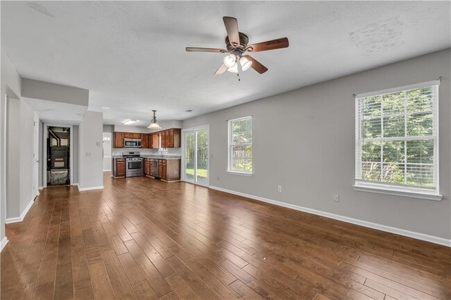 Building Photo - 4890 Evergreen Valley Way