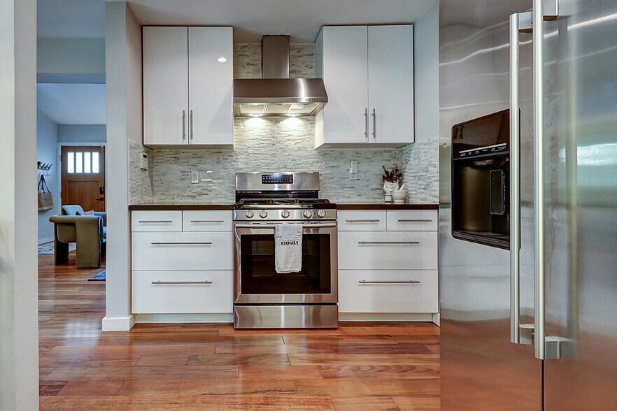 Building Photo - 8326 Ridpath Dr