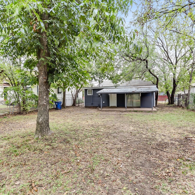 Building Photo - 1714 NW Dallas St