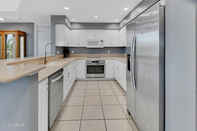 Building Photo - 4623 Rivers Edge Village Ln