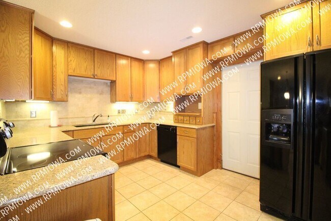 Building Photo - SCREENED PORCH!! 3 Bedroom, 1.5 Bath Home ...