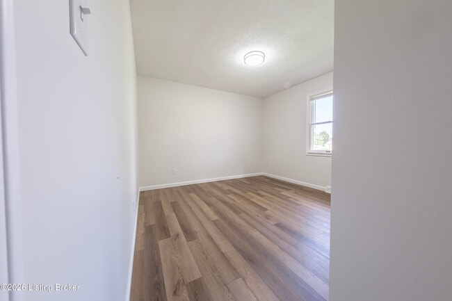 Building Photo - 309 E 6th St