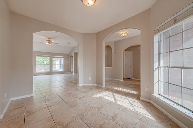 Building Photo - 8714 Pleasantbrook Dr