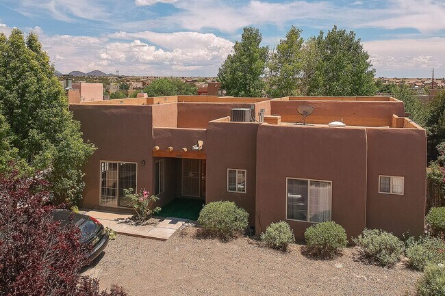 Building Photo - Single Level 3 Bedroom 2.5 Bath home in De...