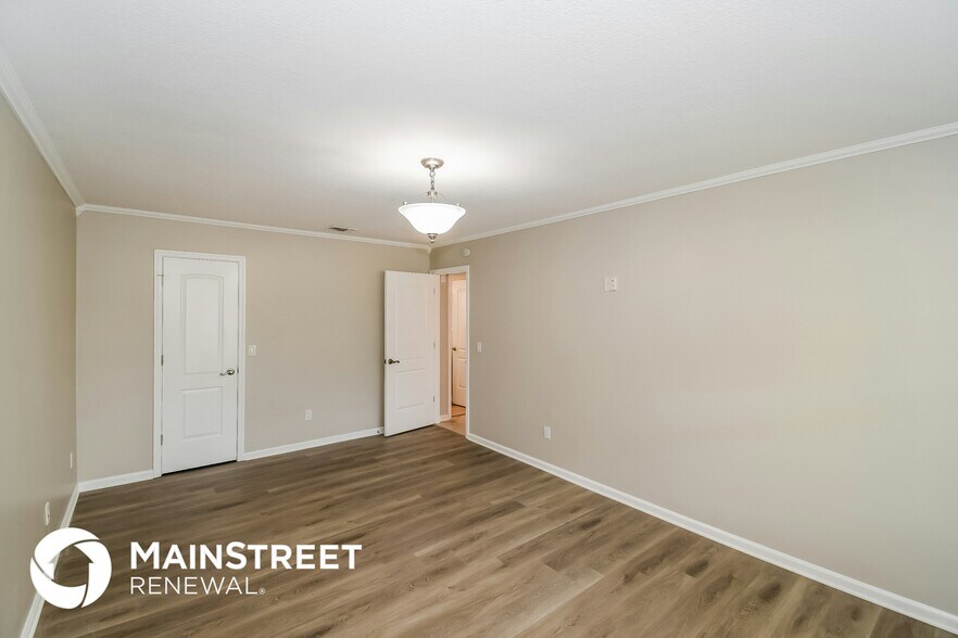 Building Photo - 10585 Castlebrook Dr