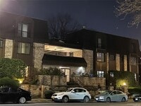 Building Photo - 130 S Middle Neck Rd