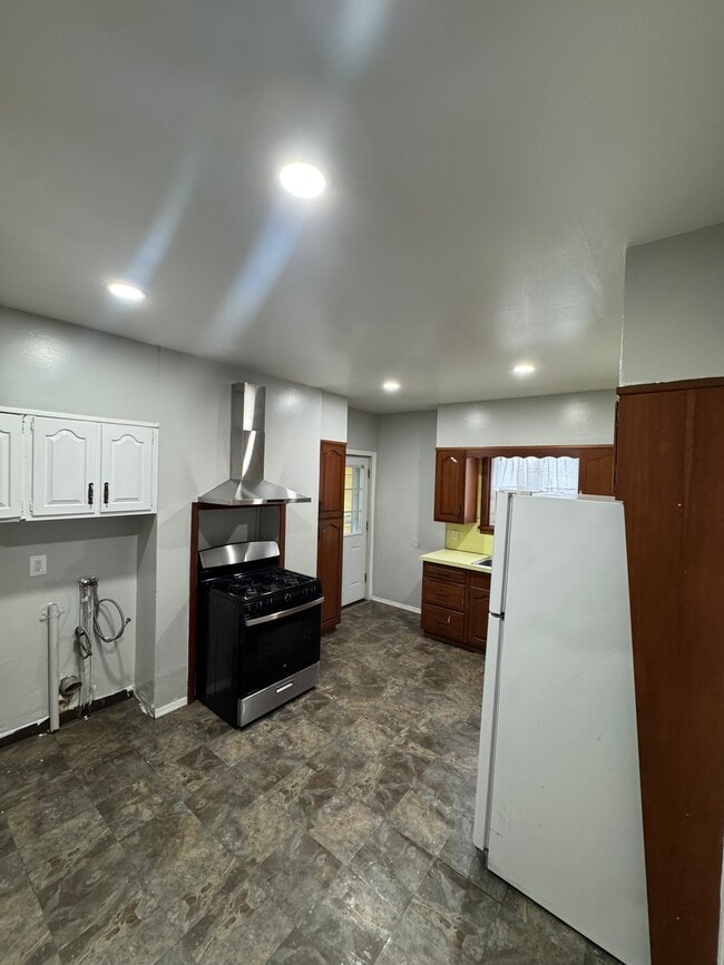 Building Photo - 92 Lockhart St