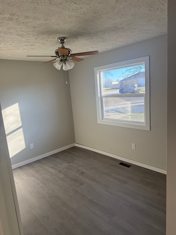 Building Photo - 4351 W Weaver Rd