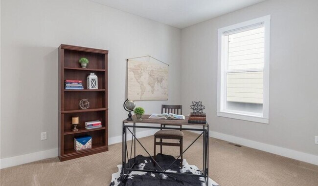 Building Photo - Gorgeous & Large 3 Bedroom 2 Bath Home wit...