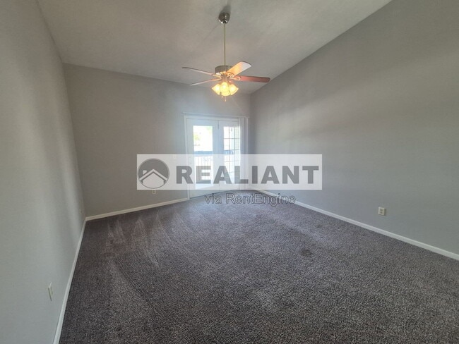 Building Photo - 10136 Carnation Ct