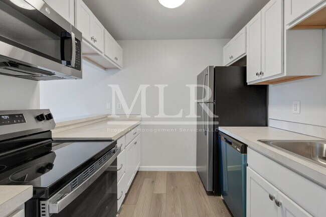 Primary Photo - 1700 Lake Park Dr SW
