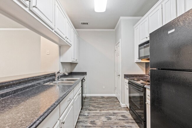 Building Photo - 3 Bedroom 3 Bath gated community in Baylor Bubble