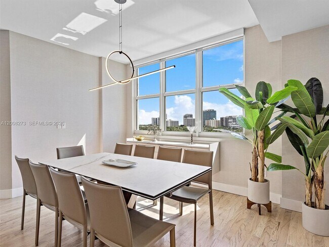 Building Photo - 9751 E Bay Harbor Dr