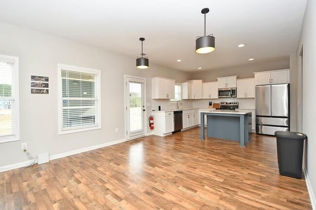 Building Photo - 208 Arrowwood Dr