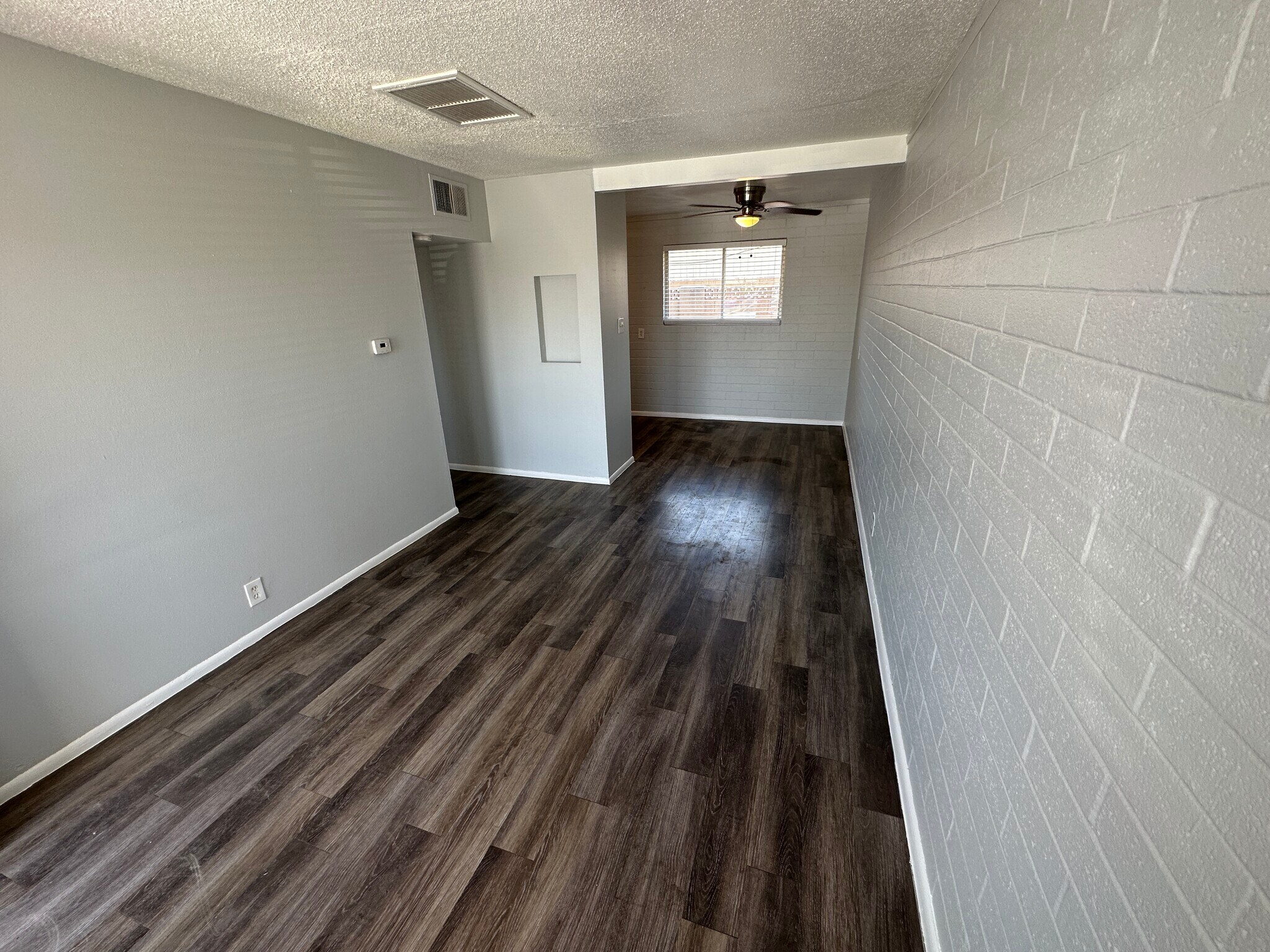 Building Photo - 3123 W Almeria Rd