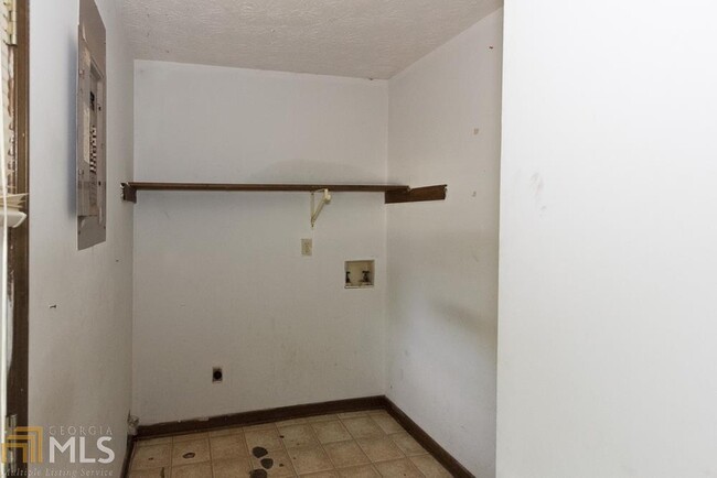 Building Photo - 214 Tanglewood Ln