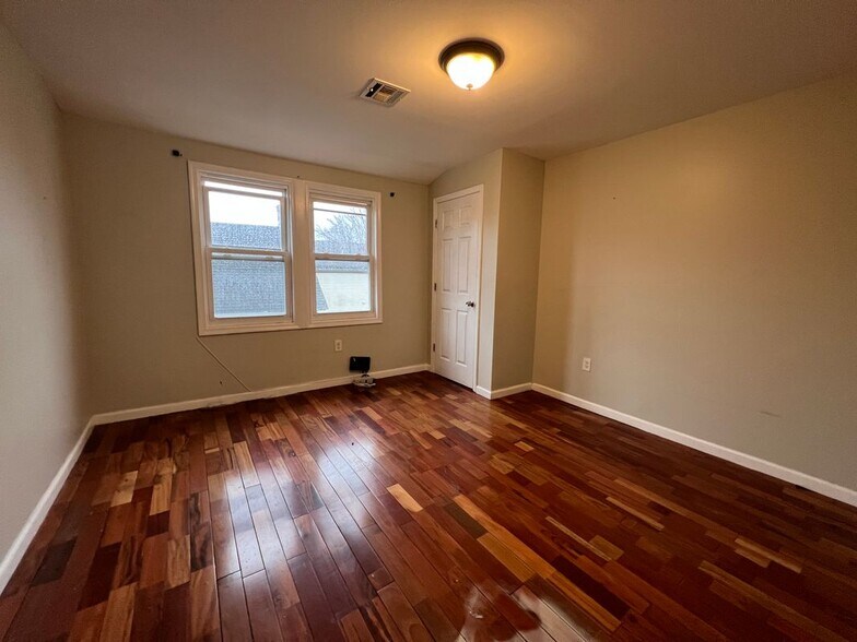 Building Photo - 29 Alexander St