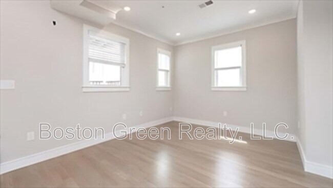 Building Photo - 2 Rossmore Road