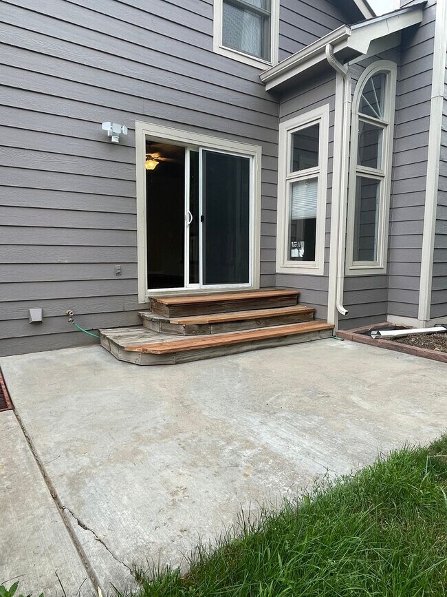 Building Photo - Beautiful Two-Story Home in Cul-de-sac