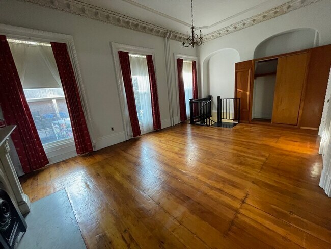 Building Photo - 33 Upton St