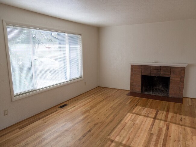 Building Photo - 1930 NW Kings Blvd