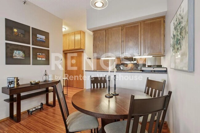 Building Photo - Available July 15th 2 Bedroom 2 Bath Condo in Minneapolis